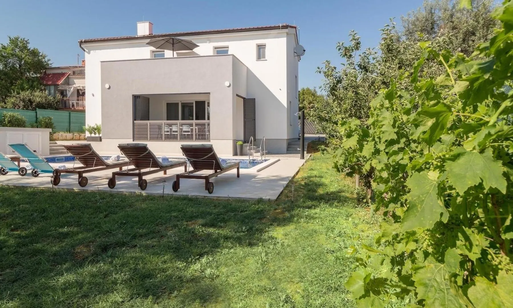 Ferienhaus Mit Privatpool Fuer 8 Personen Ca 200 Qm In Medulin, Istrien Suedkueste Von Istrien Medulin